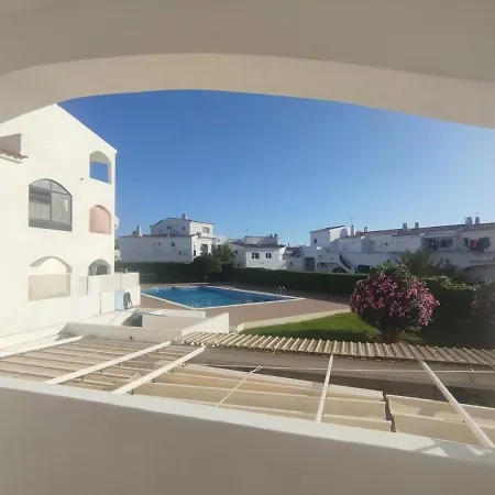 Apartamento Oura Sunrise & Pool Retreat